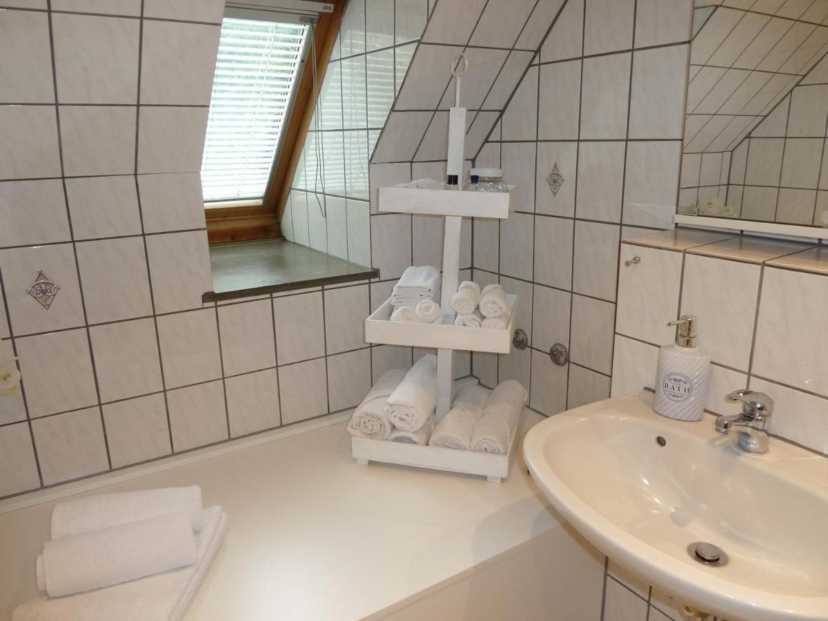 Helle 70 Qm Ferienwohnung Mit Herrlichem Blick Teningen Bagian luar foto